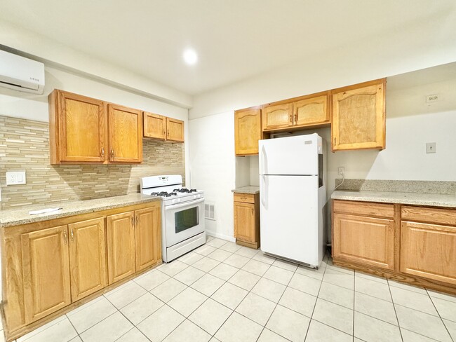 Foto del edificio - 1023 Larch St