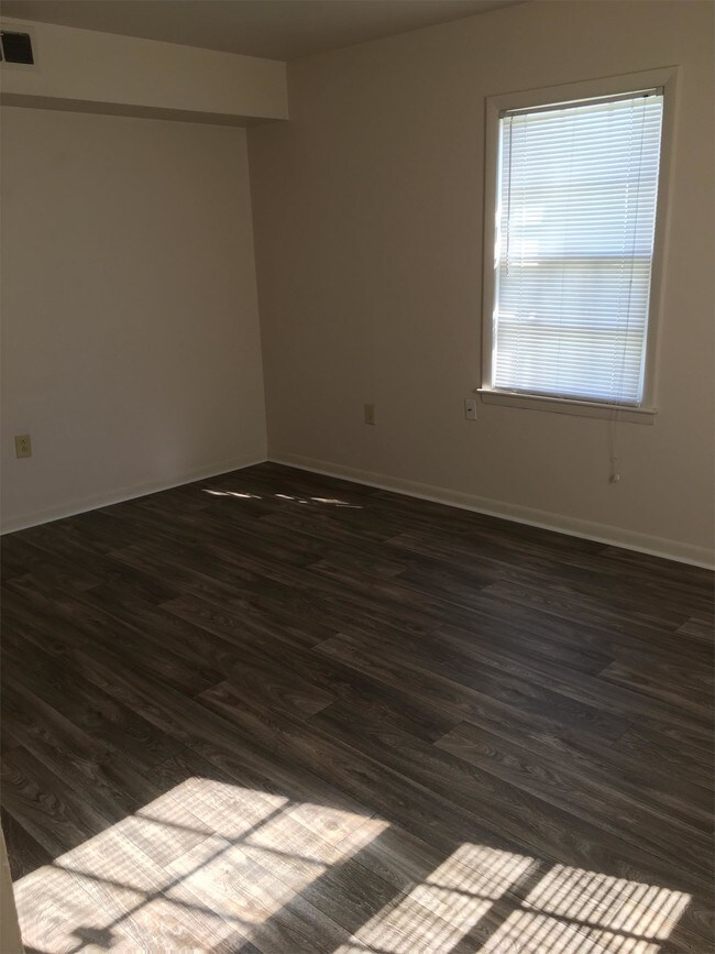 Building Photo - 6502 Carefree Ln
