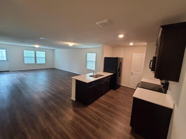 Building Photo - 4009 Renee Dr