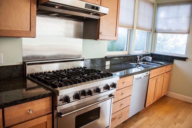 Foto del edificio - Rare opportunity to live in this luxurious...