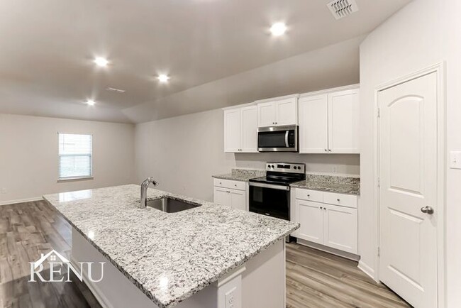 Building Photo - 2013 Hialeah Dr