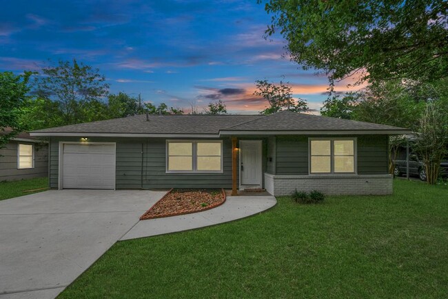 Building Photo - 1723 S Park