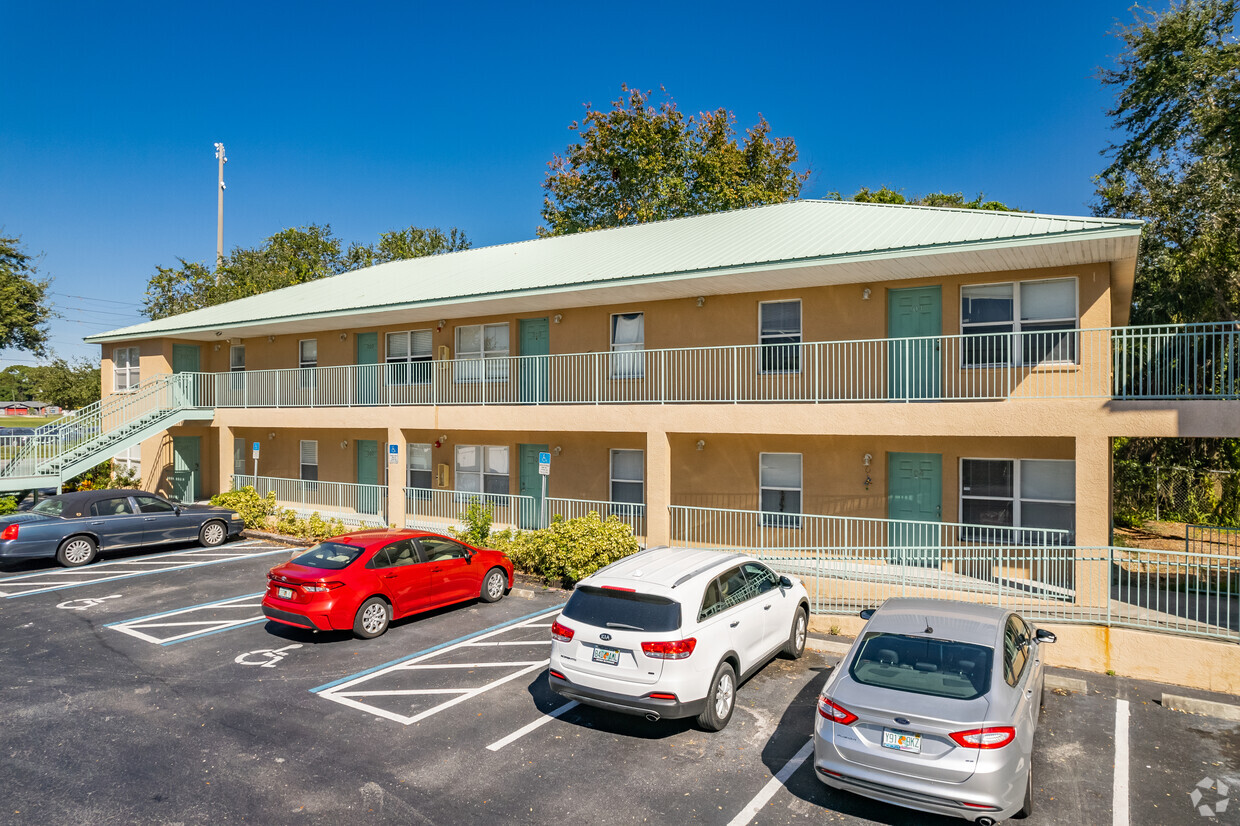 5816 Congress St New Port Richey, FL - Glen Crest Condominium