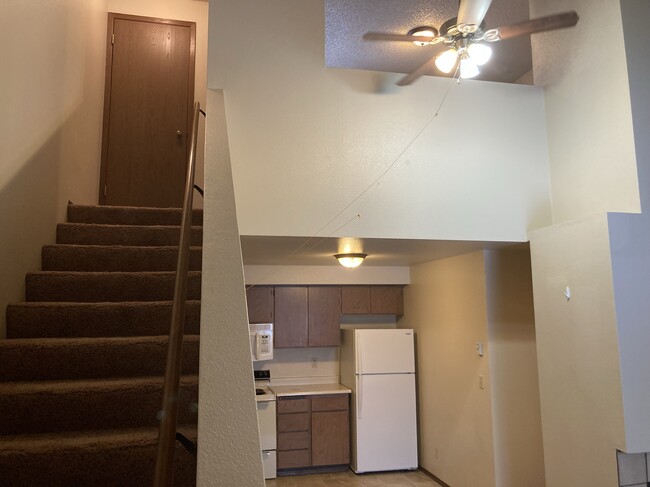 Building Photo - 147 E Willow Tree Ln