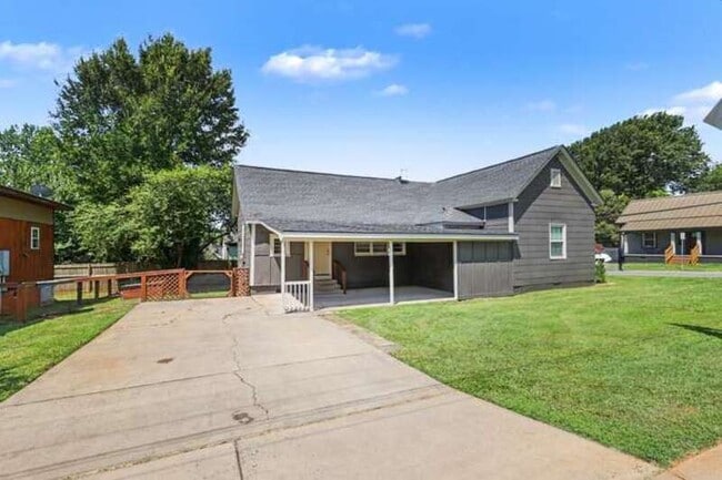 Building Photo - 2816 Yadkin Ave