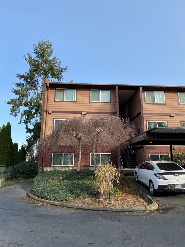 Building Photo - Burien 2 bedroom 1 bath light and bright i...