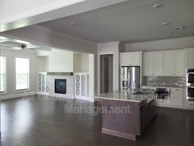 Foto del edificio - 819 Olmsted Ln