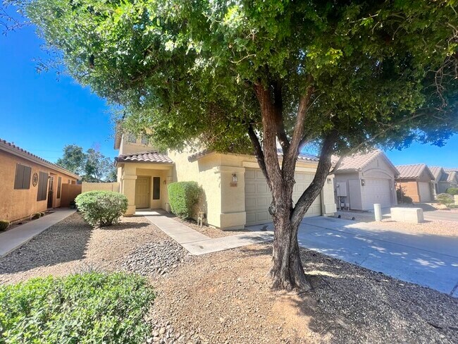 Foto del edificio - Beautiful 4bdm & 2.5ba home with loft in N...