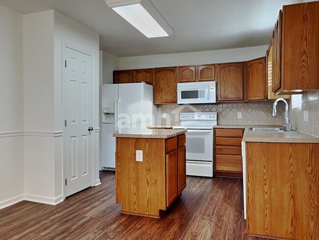 Foto del edificio - 6513 Colossal Ln