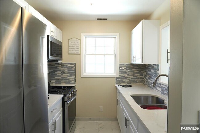 Foto del edificio - 399 S 6th St