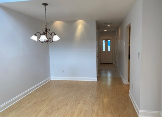 Building Photo - 261 Hedgerow Rd