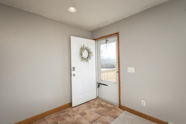 Building Photo - 122 Willa Ln