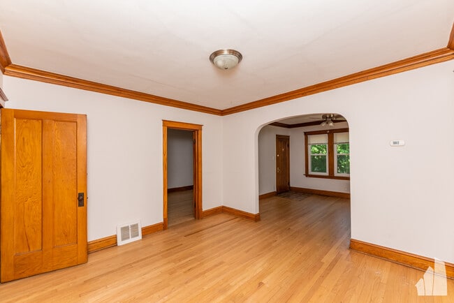 Building Photo - 5051 W Argyle St