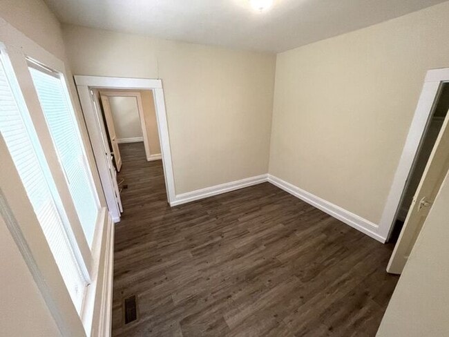 Building Photo - Duplex for rent!