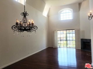 Foto del edificio - 10620 Eastborne Ave