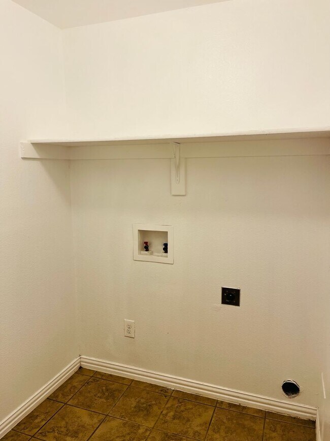 Foto del edificio - 6762 Trail Lake Dr