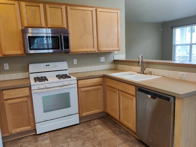 Foto del edificio - 671 NW Ledum Ln