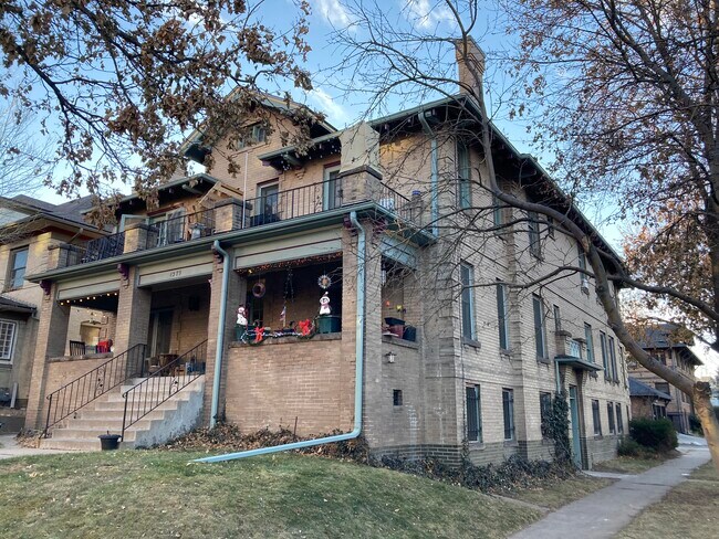 Foto del edificio - 1379 Detroit St