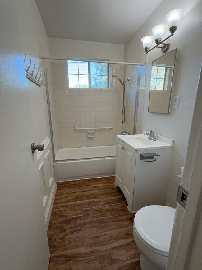 Foto del edificio - 2 Bedroom 1 Bath Duplex