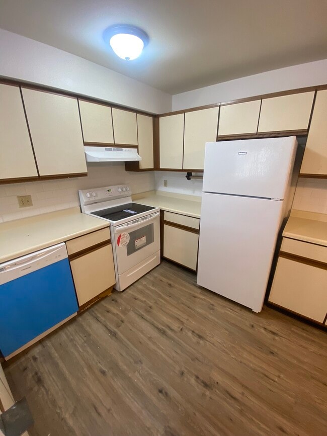 Kitchen - Hemlock Street Apartments