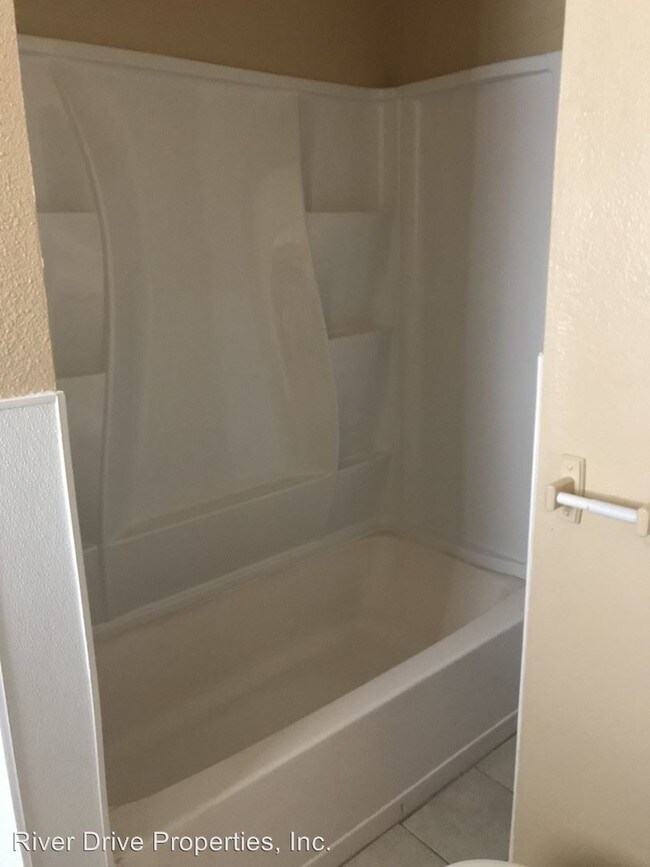 Foto del edificio - 2 br, 1 bath House - 223 Vineyard