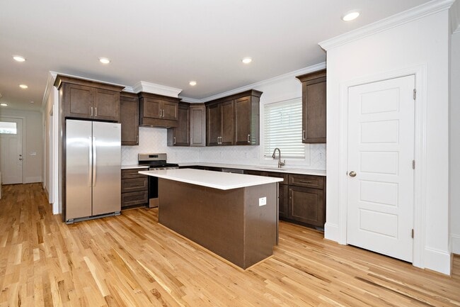 Foto del edificio - 3809 Burt Dr