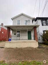 Building Photo - 324 Village St
