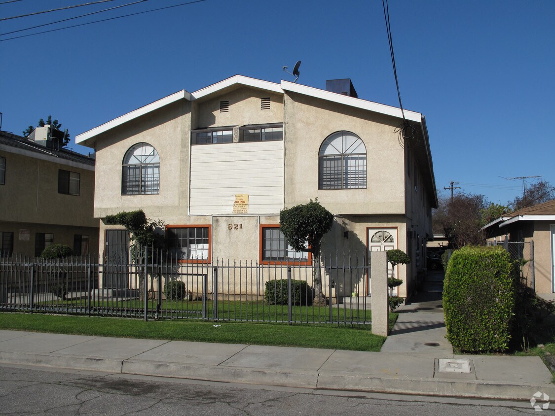 Building Photo - 921 S Charlotte Ave