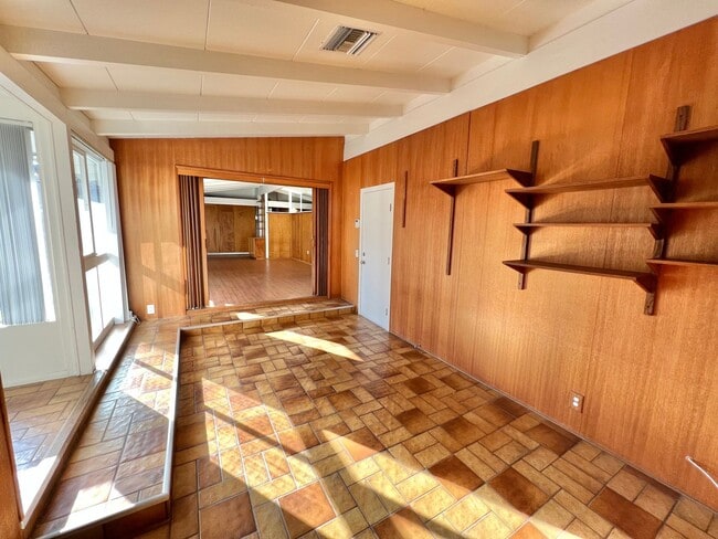 Building Photo - Cliff May Designed Rancho Estates House