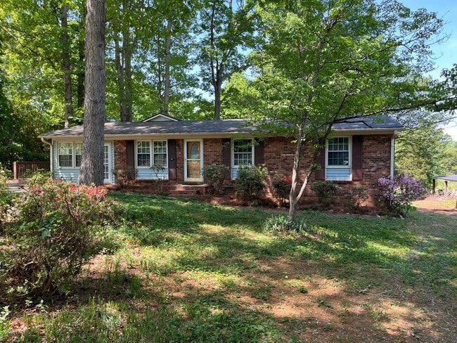 Foto del edificio - Charming 3-bedroom, 1.5-bathroom property in Pfafftown