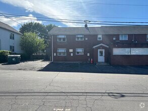 Building Photo - 242 Kent Ave