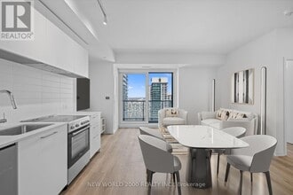 Building Photo - 101 Roehampton Ave