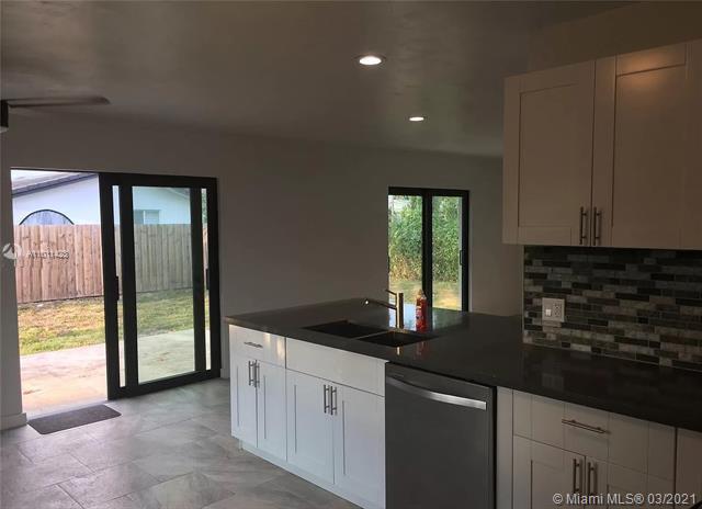 Foto del edificio - 8575 SW 125th St