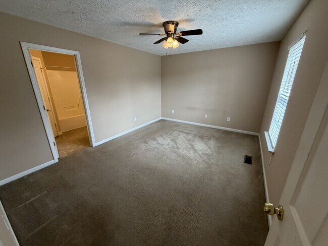 Foto del edificio - $1,925/mo | Lawn care included | No monthly pet rent. Move-in ready 3BR/2BA corner-lot home in La...
