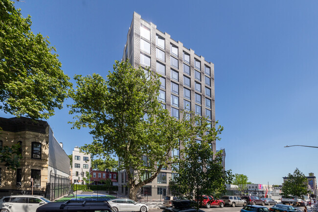 Foto del edificio - 393 Weirfield Street by Weirfield Crossing