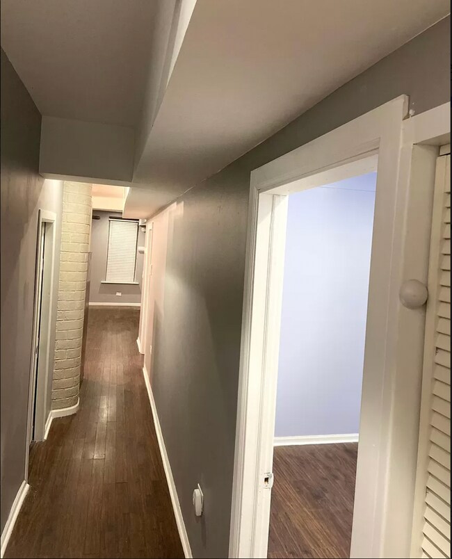 Foto del edificio - 825 N Hermitage Ave