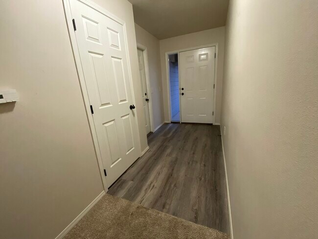 Foto del edificio - 6511 S Santa Rosa Pl