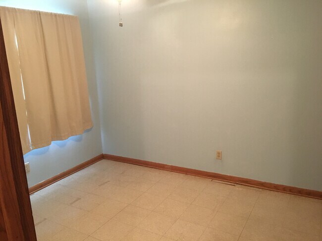 Building Photo - 611 Hood St