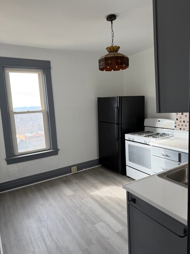 Foto del edificio - 43 Stewart Ave