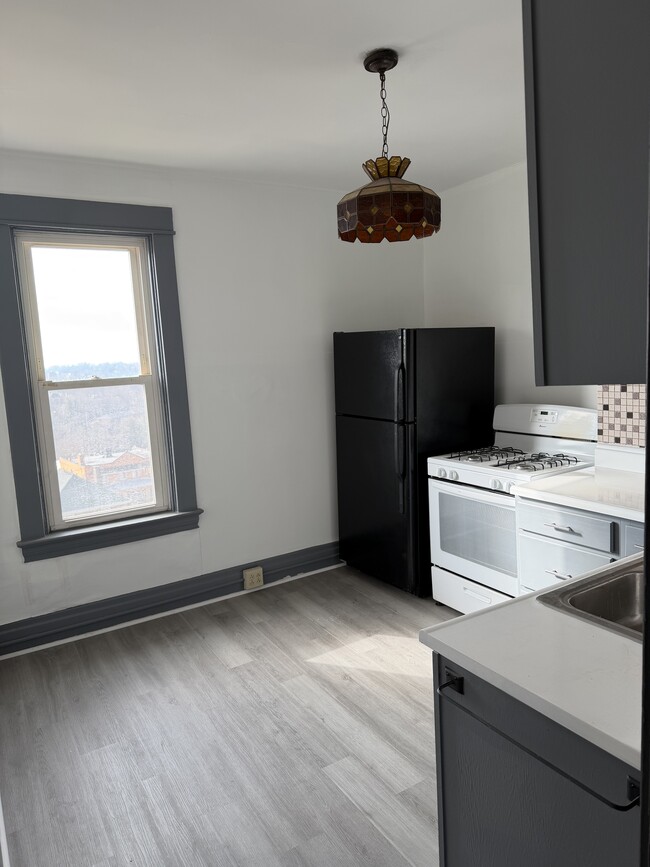 Building Photo - 43 Stewart Ave