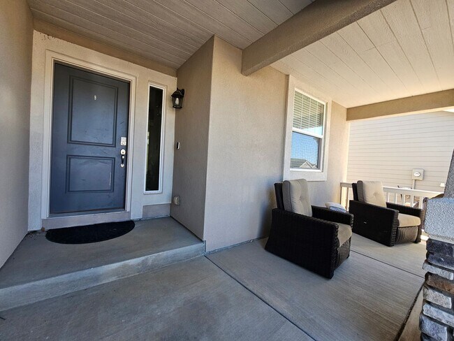 Foto del edificio - Beautiful 5-bedroom, 5-bathroom home in the desirable Banning Lewis Ranch community!