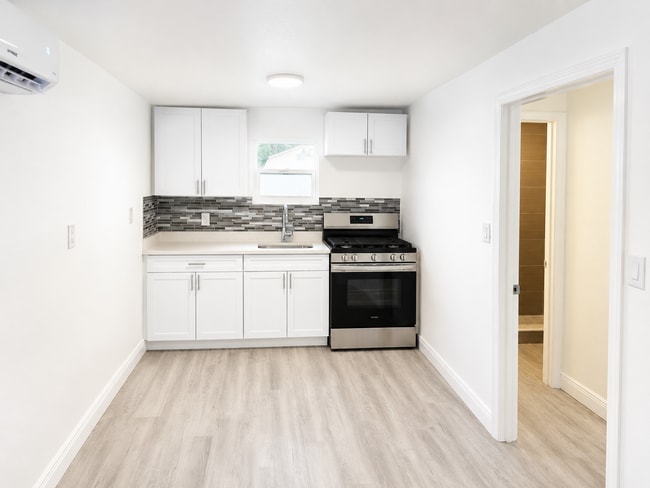Charming and fully renovated 1-bedroom, 1-bath ADU for Lease!! Landscaping/Utilities Included - Charming and fully renovated 1-bedroom, 1-bath ADU for Lease!! Landscaping/Utilities Included House