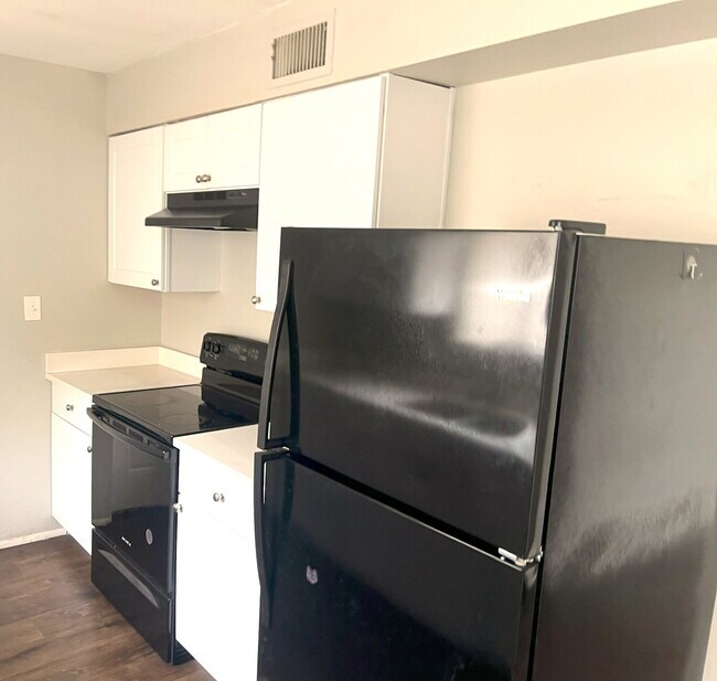 Foto del edificio - SINGLE STORY 2 BEDROOMS 1 BATHROOM NORTH P...