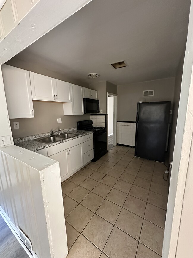 Building Photo - 7467 Sharon Dr