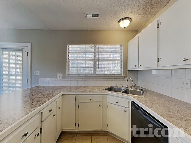 Foto del edificio - 14020 Eden Ct