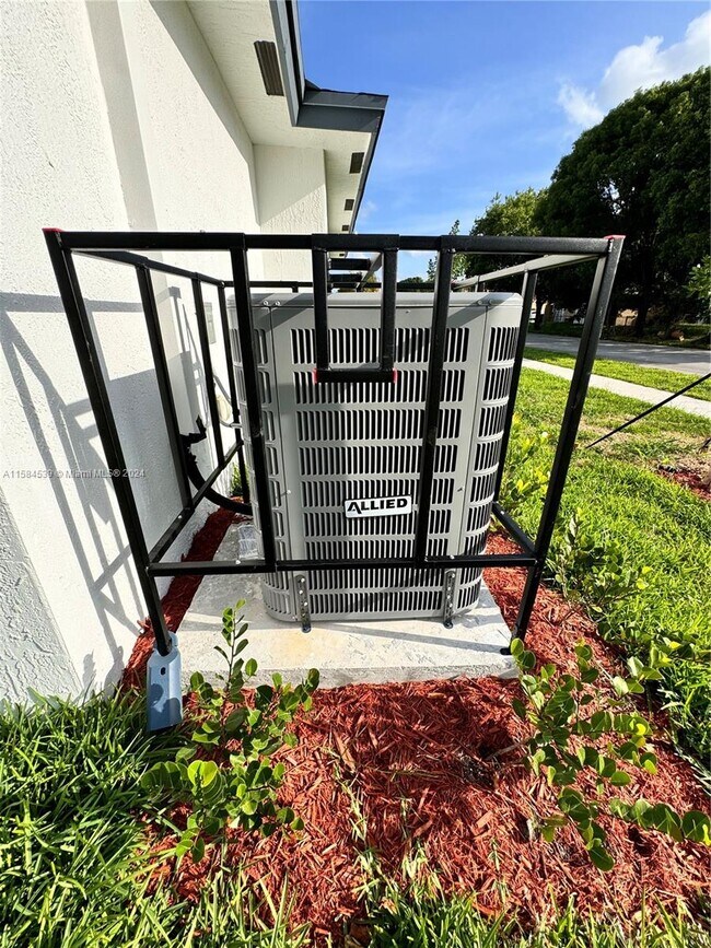 Building Photo - 11277 SW 189th Terrace