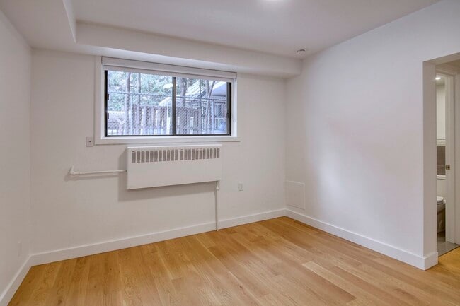 Building Photo - 3250 Av. Van Horne