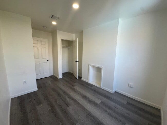 Building Photo - 51 New St