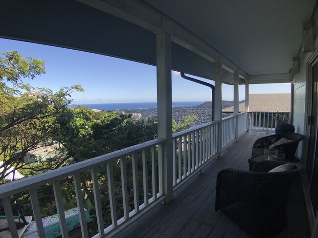 Foto del edificio - Kaimuki Wilhemina Rise gated home! Spectacular ocean views, garage parking.