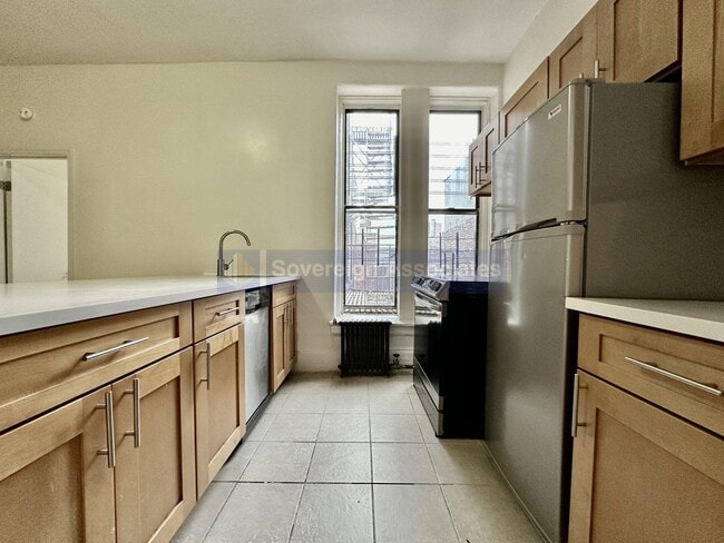 Building Photo - 12 Pinehurst Avenue